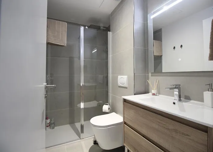 Happy Travel Jasmine Higueron * Фуэнхирола