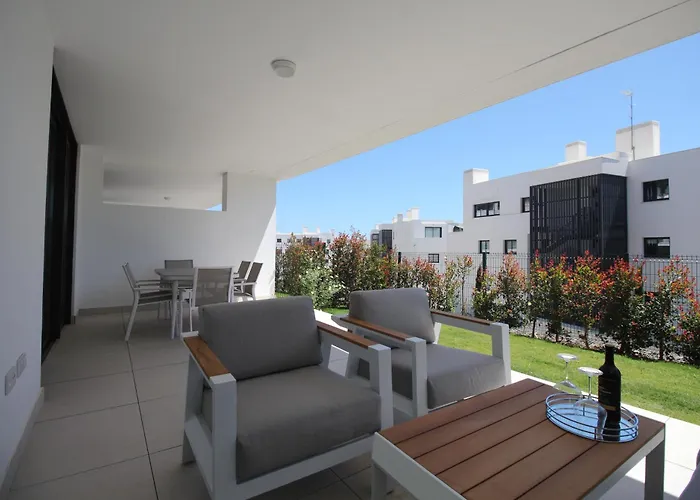 Happy Travel Jasmine Higueron * Фуэнхирола