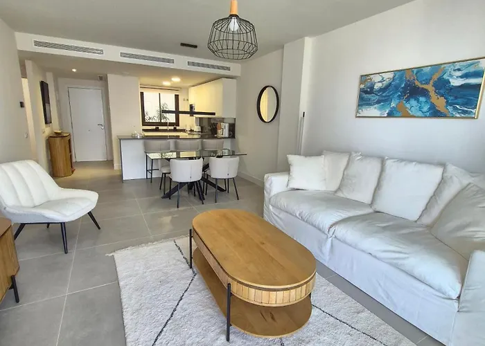 Happy Travel Jasmine Higueron *