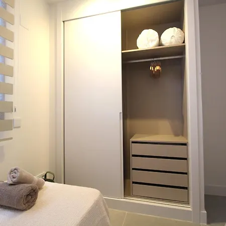 Happy Travel Jasmine Higueron