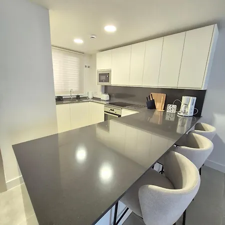 Happy Travel Jasmine Higueron Fuengirola