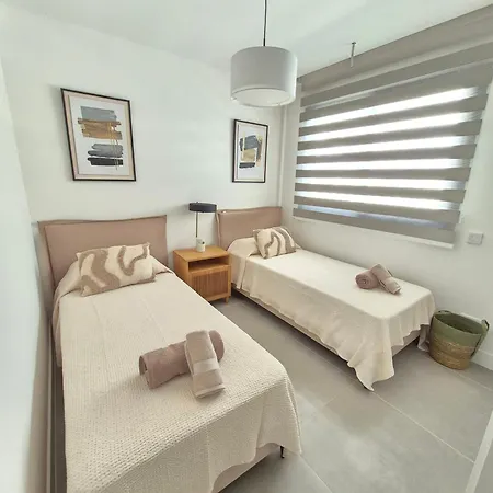 Happy Travel Jasmine Higueron Fuengirola