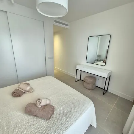 Happy Travel Jasmine Higueron