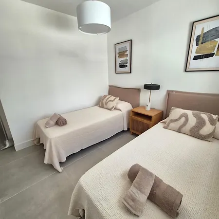 Happy Travel Jasmine Higueron Fuengirola