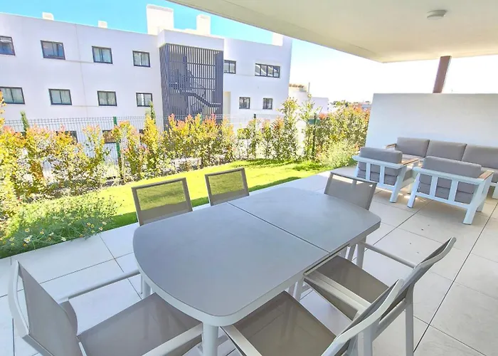 Happy Travel Jasmine Higueron *