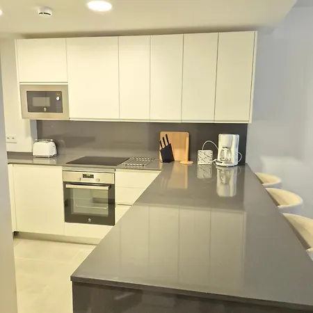 Happy Travel Jasmine Higueron * フエンヒロラ