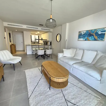 Happy Travel Jasmine Higueron *