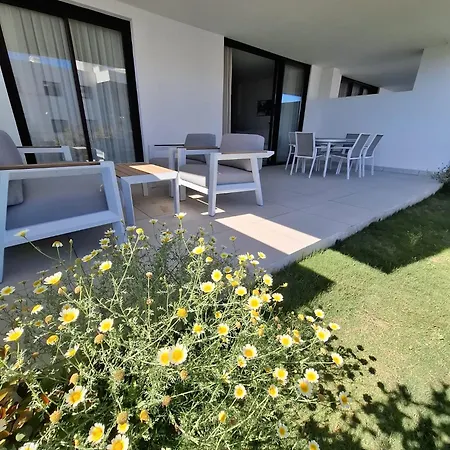 Happy Travel Jasmine Higueron *