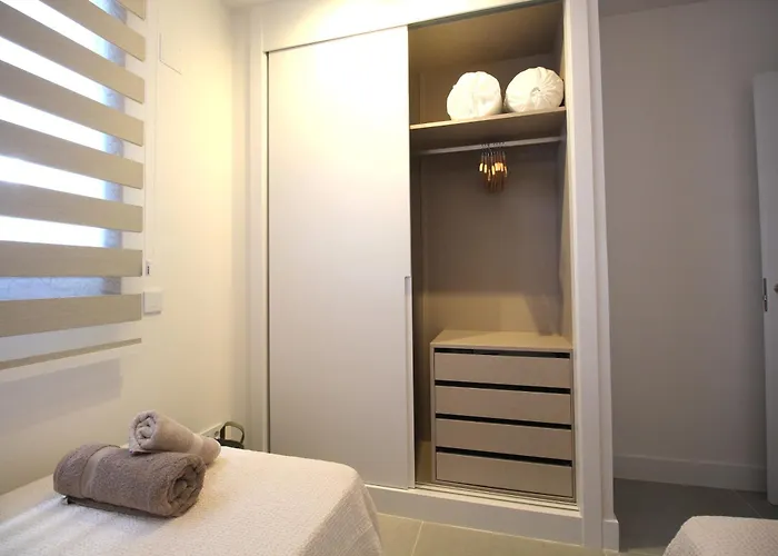 Happy Travel Jasmine Higueron