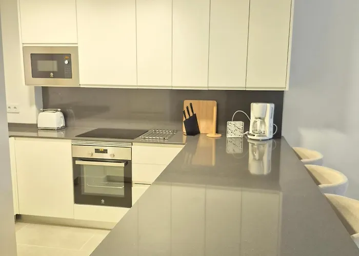 Happy Travel Jasmine Higueron * 丰希罗拉