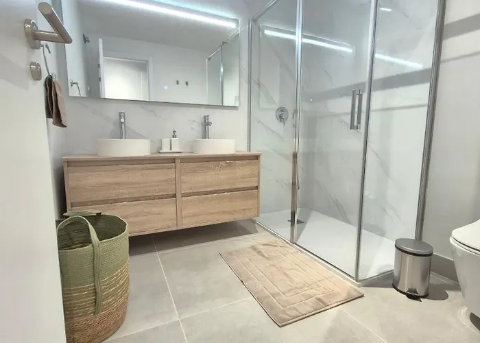 Happy Travel Jasmine Higueron * 丰希罗拉