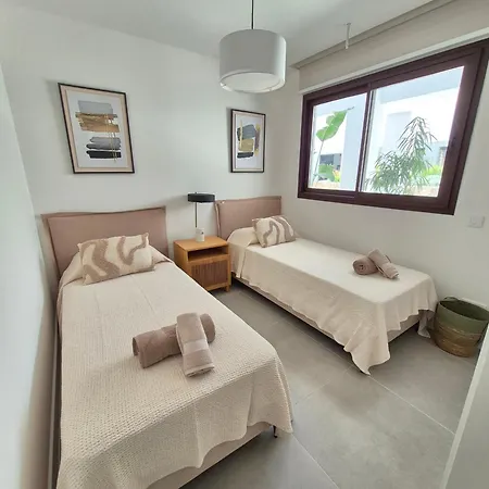 Happy Travel Jasmine Higueron