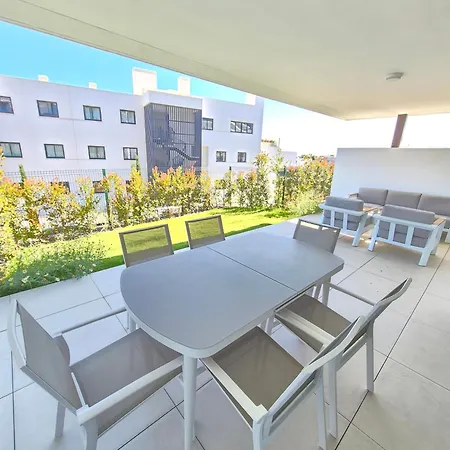 Happy Travel Jasmine Higueron *