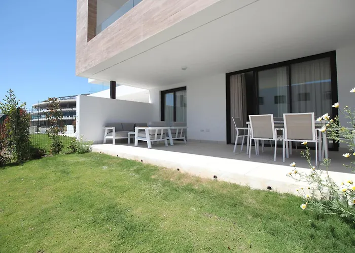 Happy Travel Jasmine Higueron Apartamento *