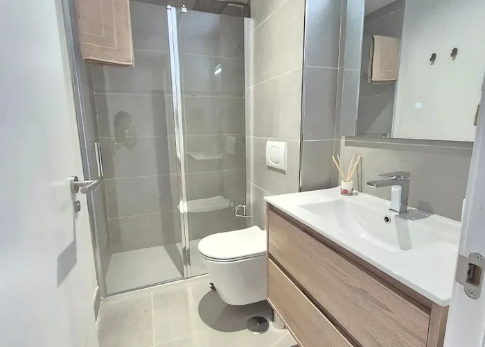 Happy Travel Jasmine Higueron Apartamento *