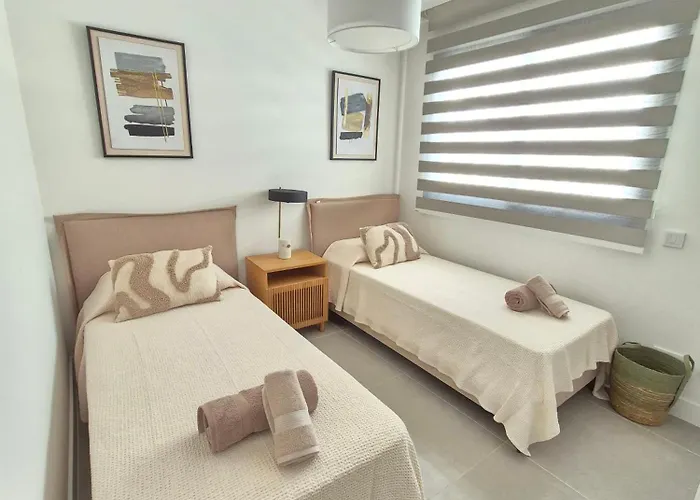 Happy Travel Jasmine Higueron Fuengirola