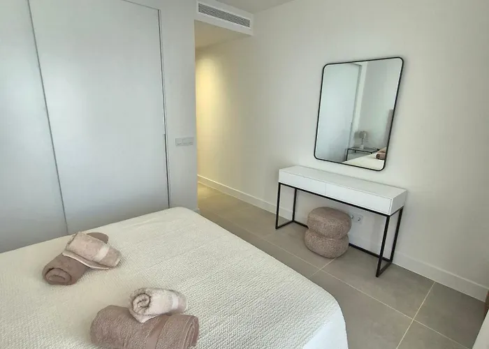 Happy Travel Jasmine Higueron